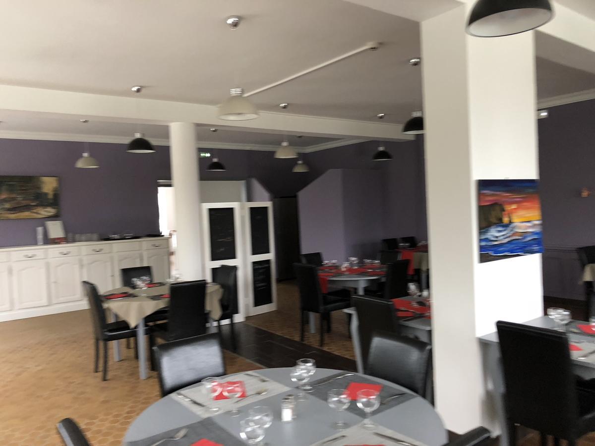 Отель La Cle Des Champs Le Teilleul Экстерьер фото
