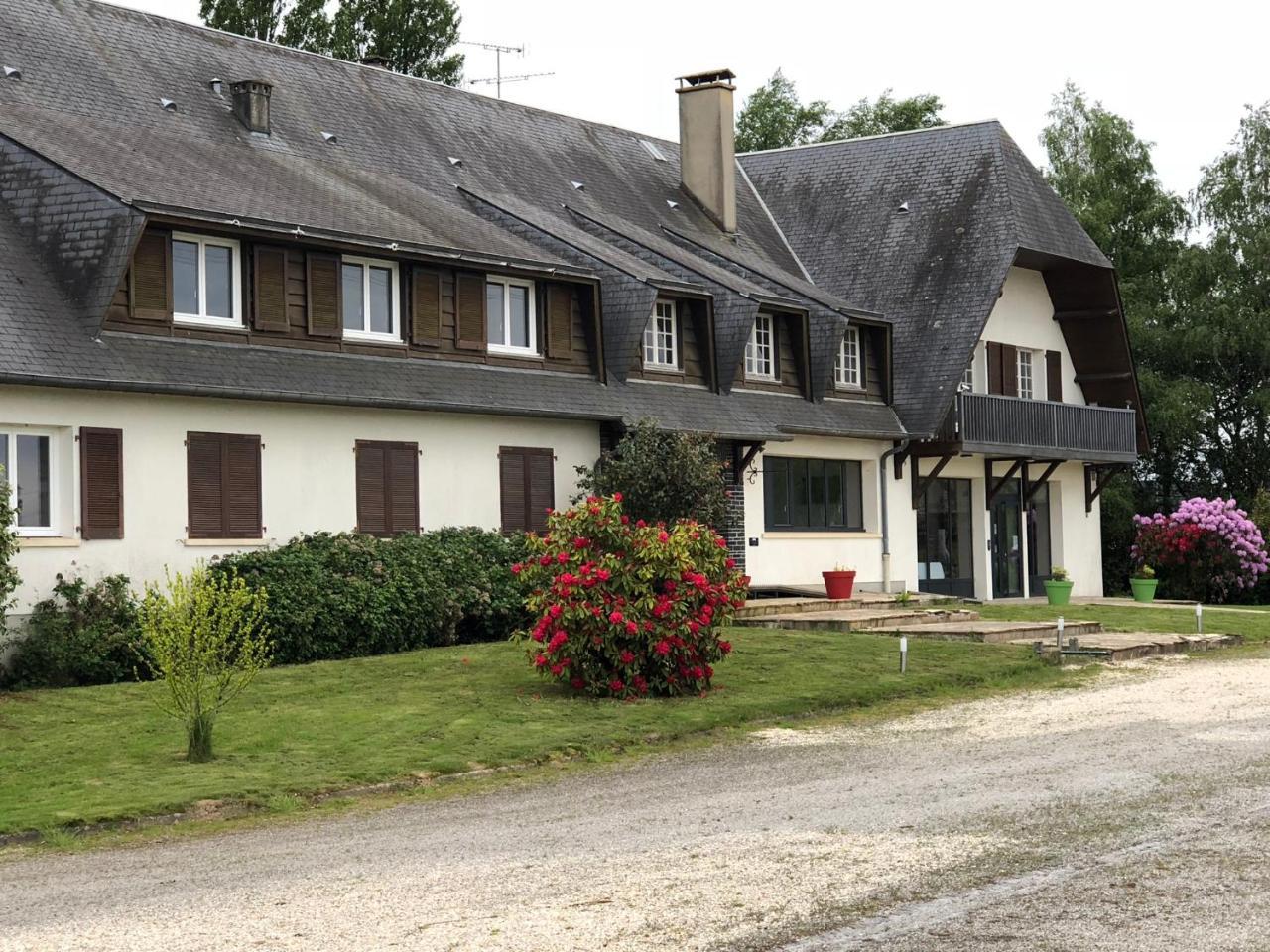 Отель La Cle Des Champs Le Teilleul Экстерьер фото