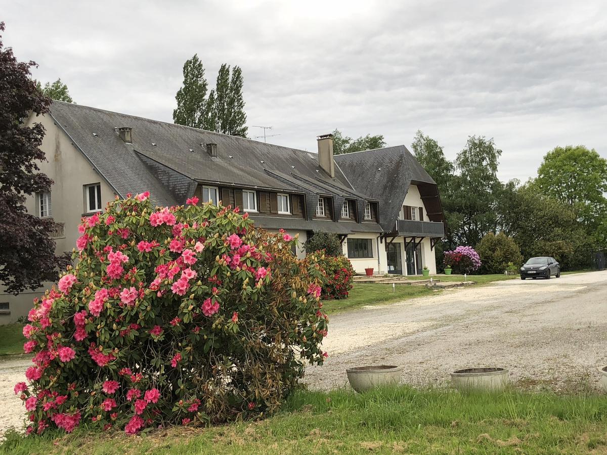Отель La Cle Des Champs Le Teilleul Экстерьер фото